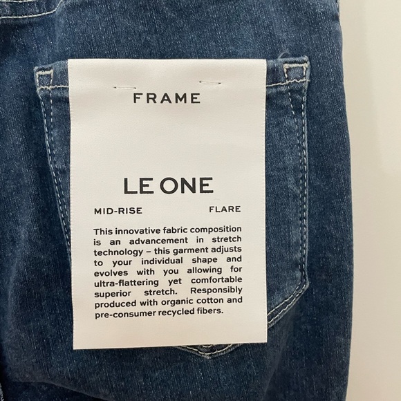 Le One Flare Mid-rise Jean from Frame - Picture 8 of 11